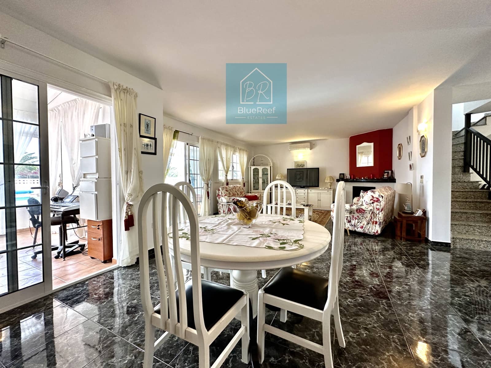 3 soverom Villa til salgs i La Oliva med svømmebasseng garasje - € 475 000 (Ref: 7963581)