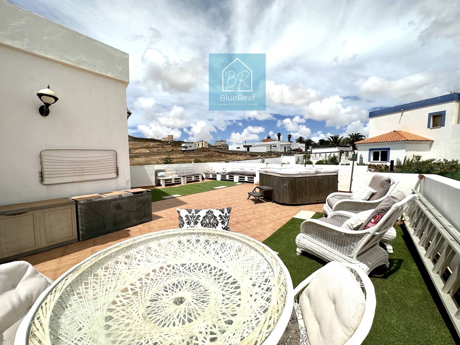 3 soverom Villa til salgs i La Oliva med svømmebasseng garasje - € 475 000 (Ref: 7963581)