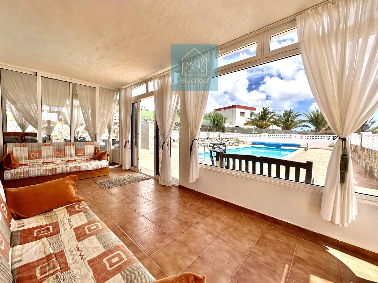 3 soverom Villa til salgs i La Oliva med svømmebasseng garasje - € 475 000 (Ref: 7963581)