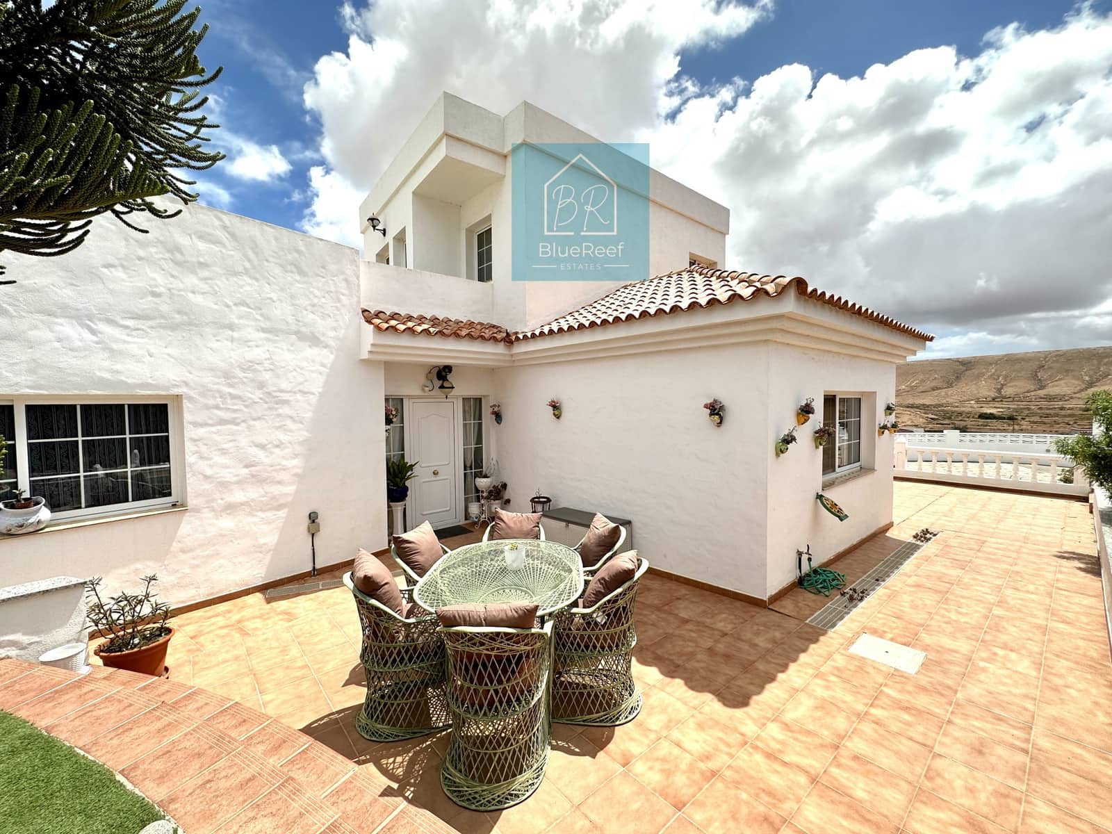 3 soverom Villa til salgs i La Oliva med svømmebasseng garasje - € 475 000 (Ref: 7963581)