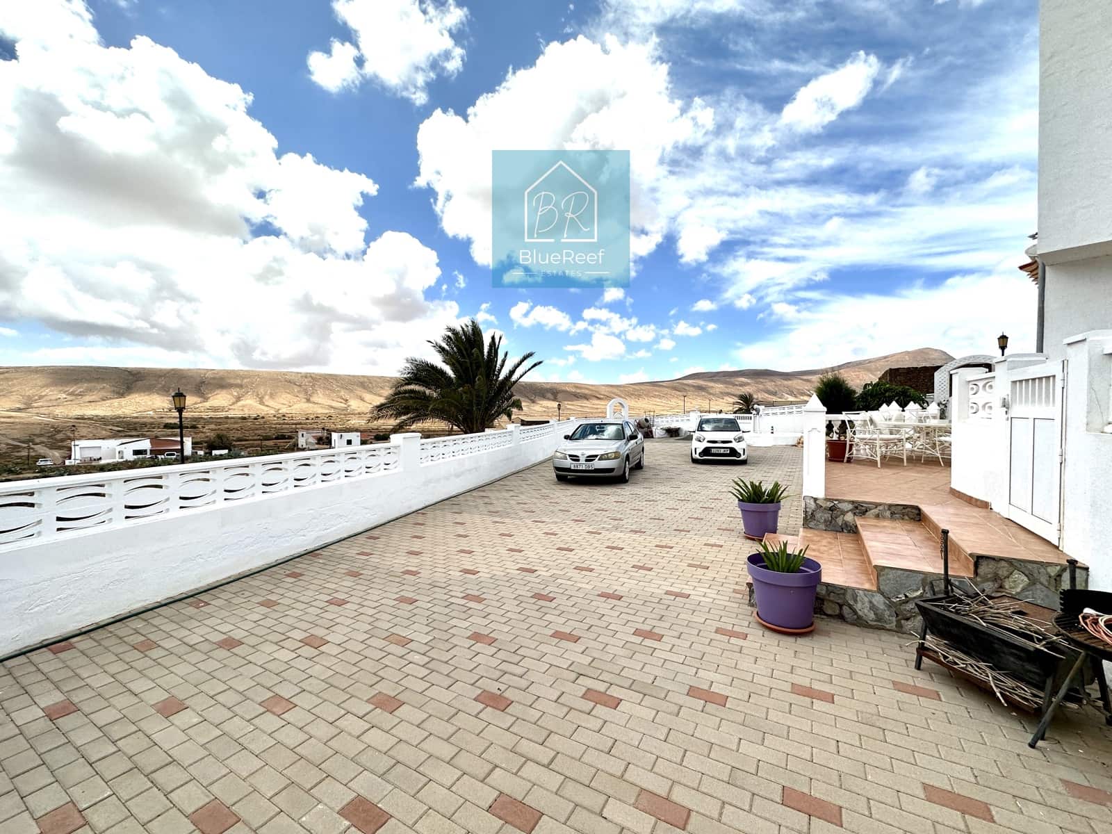 3 soverom Villa til salgs i La Oliva med svømmebasseng garasje - € 475 000 (Ref: 7963581)