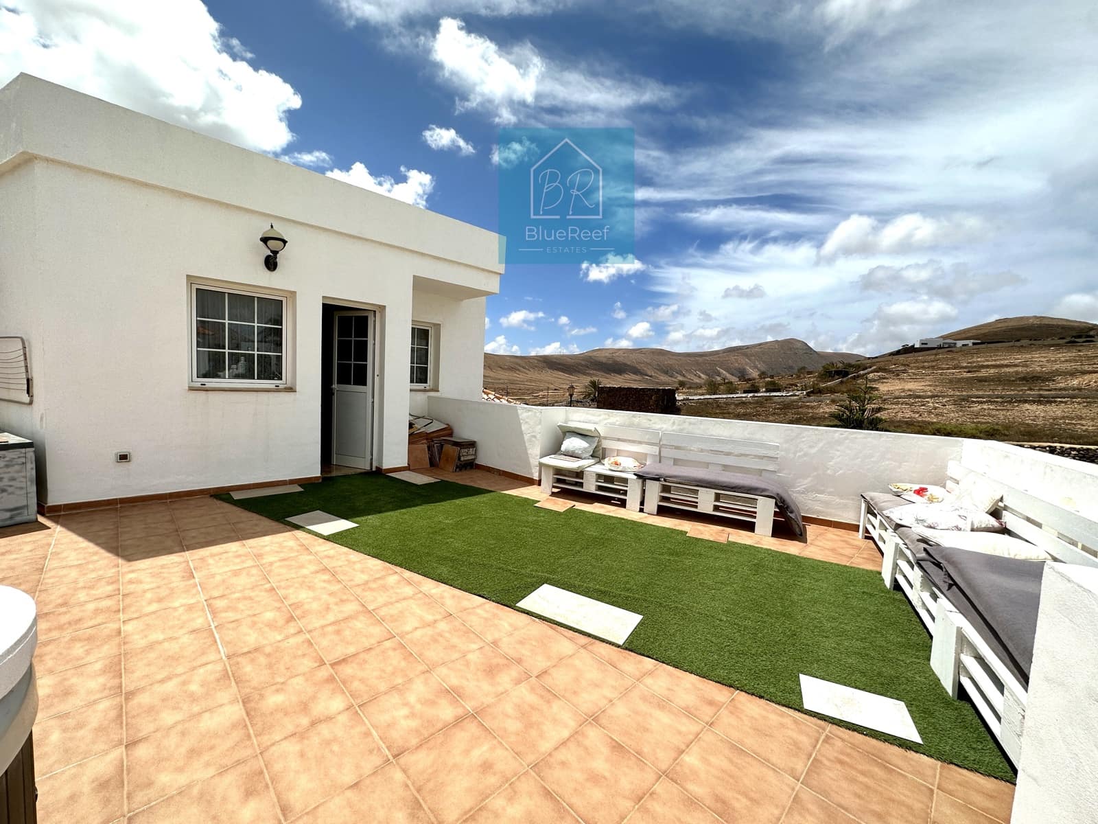 3 soverom Villa til salgs i La Oliva med svømmebasseng garasje - € 475 000 (Ref: 7963581)