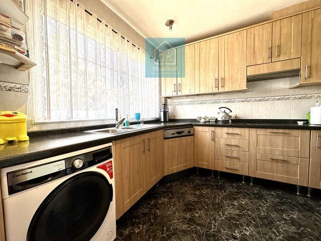 3 makuuhuone Huvila myytävänä paikassa La Oliva mukana uima-altaan 
autotalli - 475 000 € (Ref: 7963581)