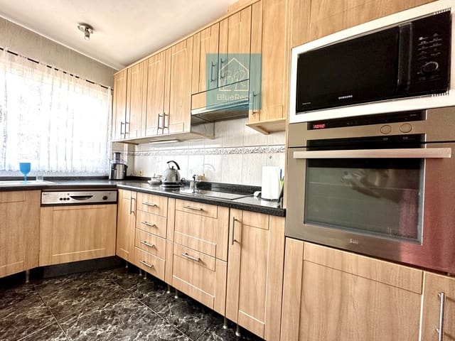 3 makuuhuone Huvila myytävänä paikassa La Oliva mukana uima-altaan 
autotalli - 475 000 € (Ref: 7963581)