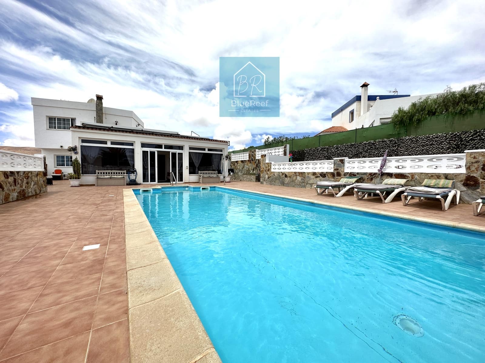 3 soverom Villa til salgs i La Oliva med svømmebasseng garasje - € 475 000 (Ref: 7963581)