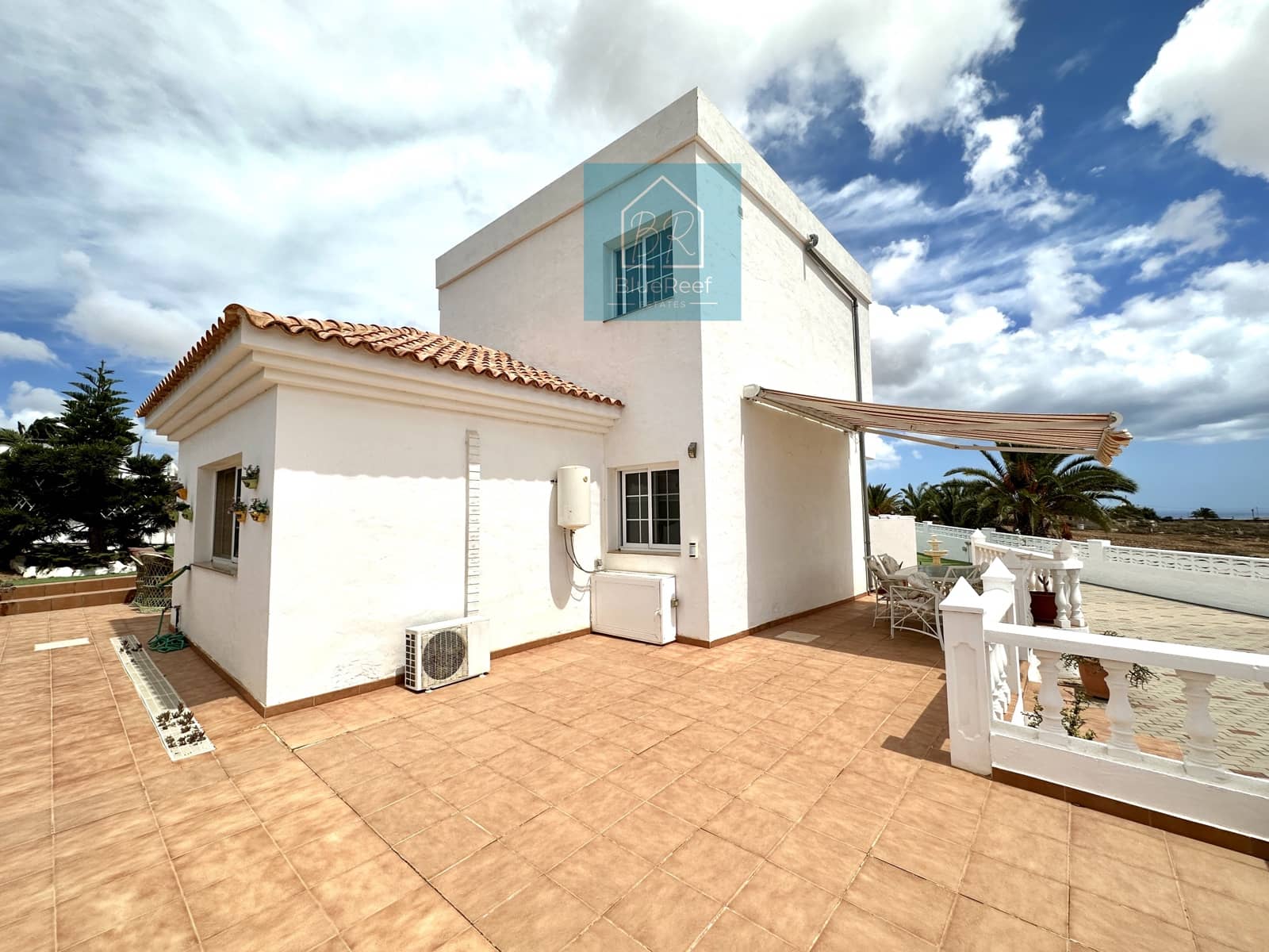 3 soverom Villa til salgs i La Oliva med svømmebasseng garasje - € 475 000 (Ref: 7963581)