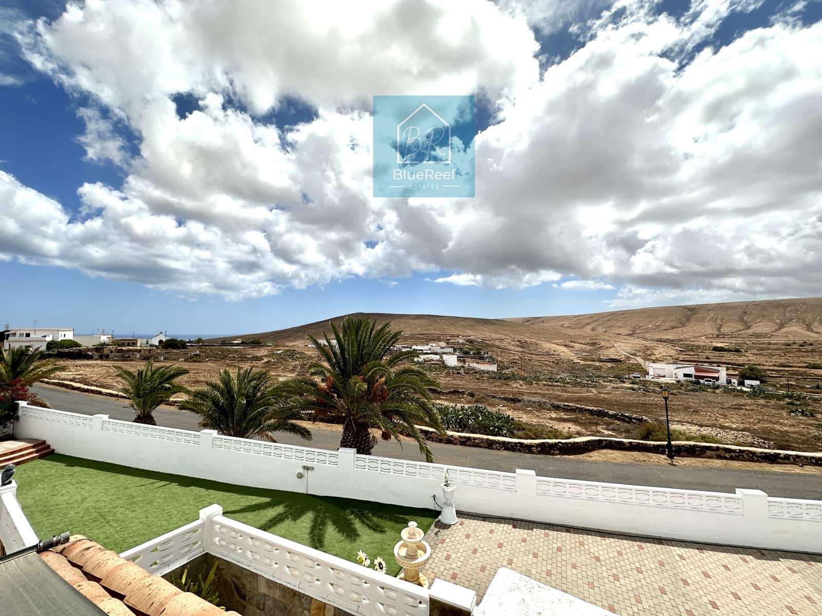 3 soverom Villa til salgs i La Oliva med svømmebasseng garasje - € 475 000 (Ref: 7963581)