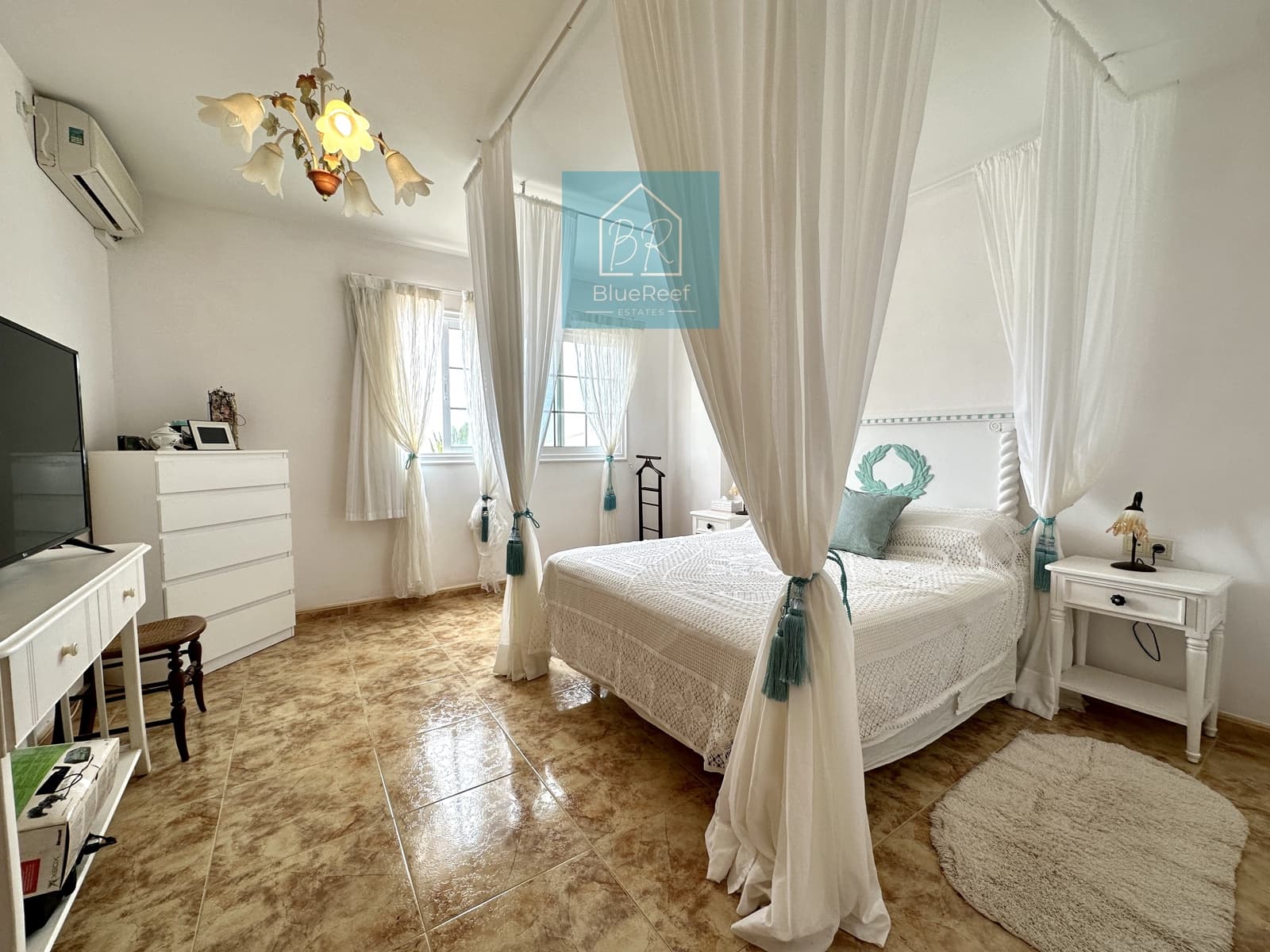 3 soverom Villa til salgs i La Oliva med svømmebasseng garasje - € 475 000 (Ref: 7963581)