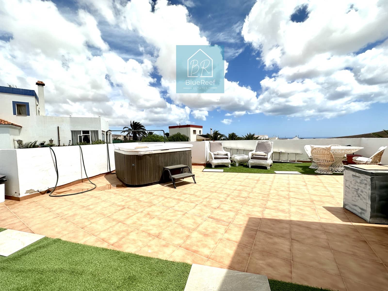 3 soverom Villa til salgs i La Oliva med svømmebasseng garasje - € 475 000 (Ref: 7963581)