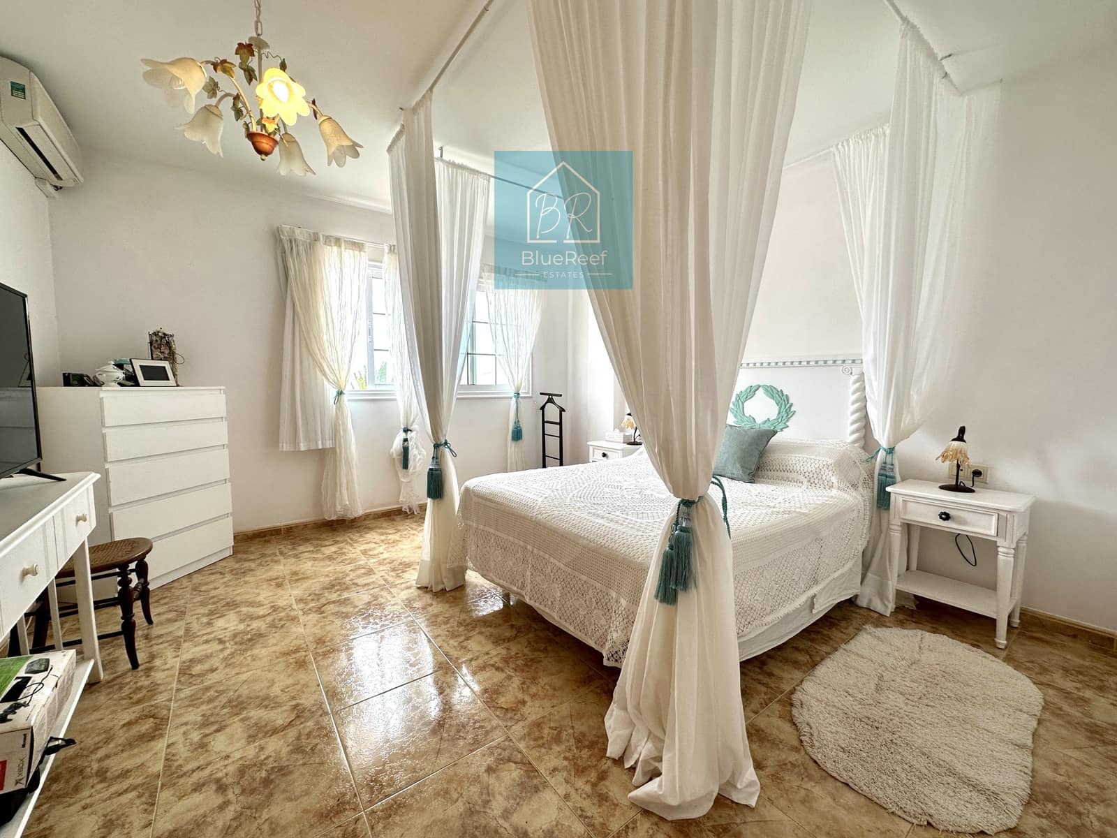 3 soverom Villa til salgs i La Oliva med svømmebasseng garasje - € 475 000 (Ref: 7963581)