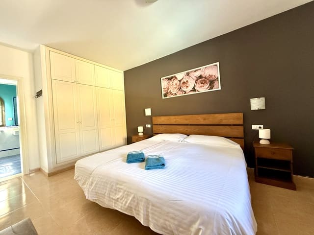 3 soveværelse Villa til salg i Corralejo, La Oliva med swimmingpool garage - € 480.000 (Ref: 8829949)