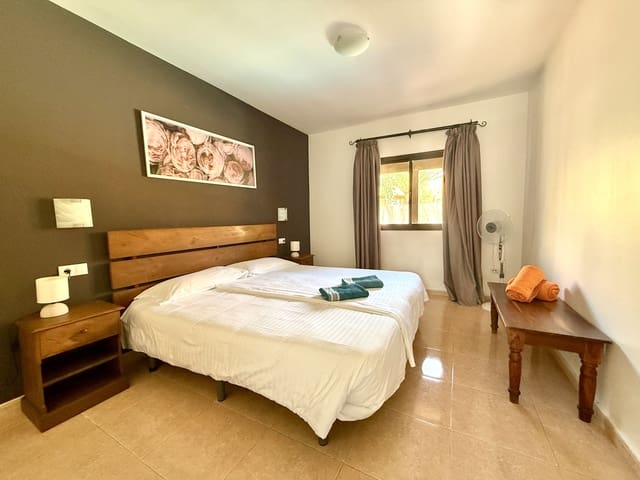 3 soveværelse Villa til salg i Corralejo, La Oliva med swimmingpool garage - € 480.000 (Ref: 8829949)