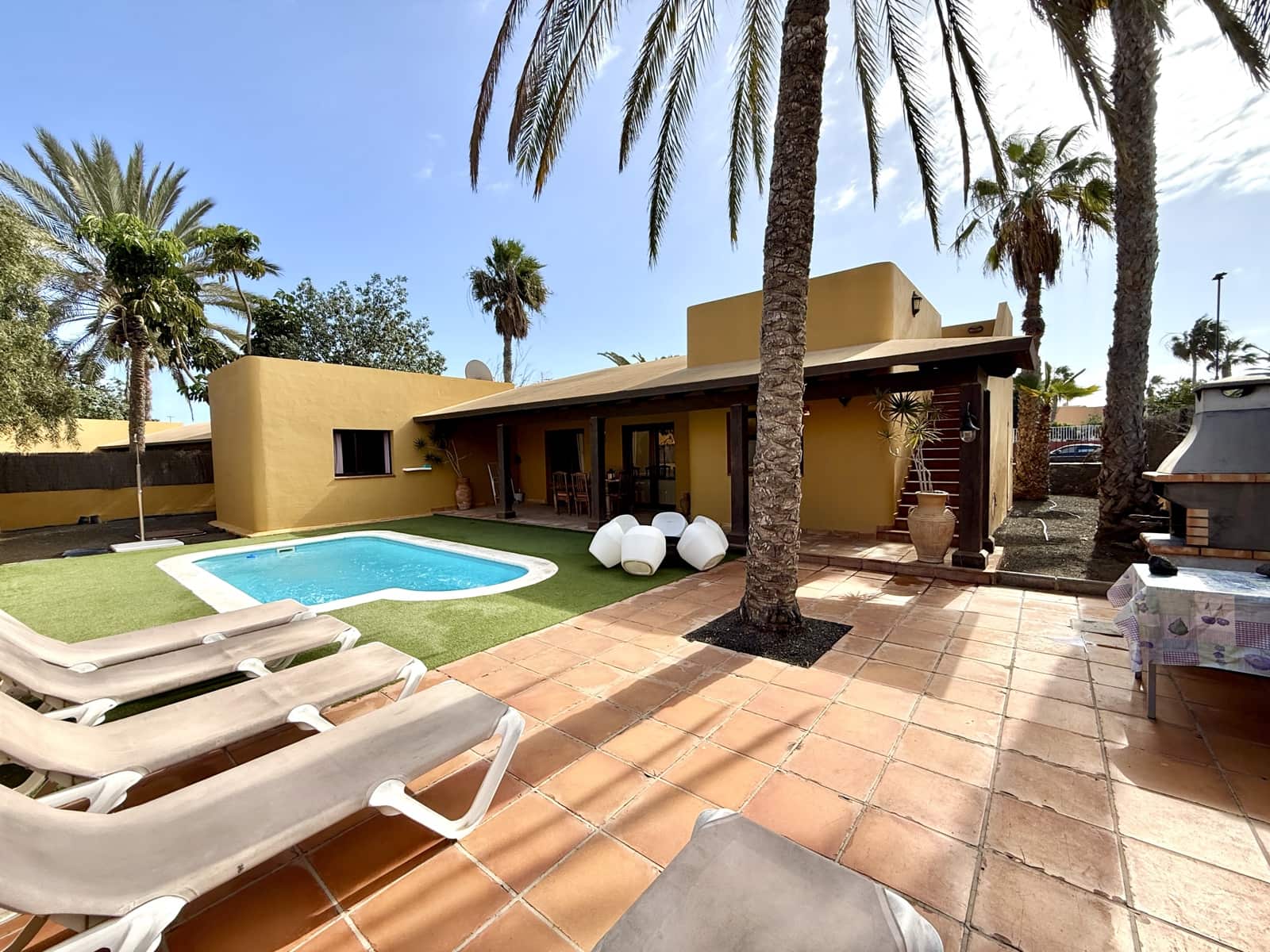3 soveværelse Villa til salg i Corralejo med swimmingpool garage - € 480.000 (Ref: 8829949)