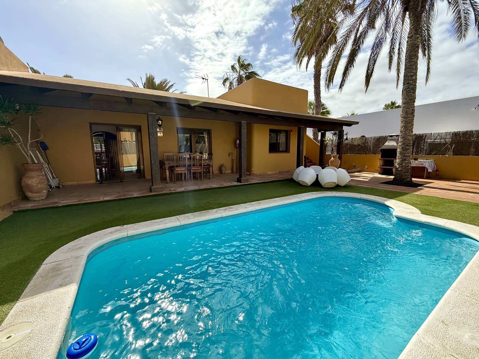 3 soveværelse Villa til salg i Corralejo med swimmingpool garage - € 480.000 (Ref: 8829949)
