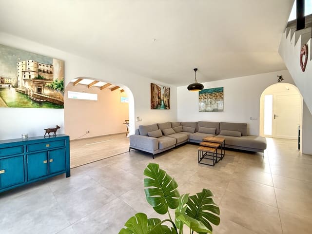 3 slaapkamer Villa te koop in Triquivijate, Antigua - € 675.000 (Ref: 8885821)