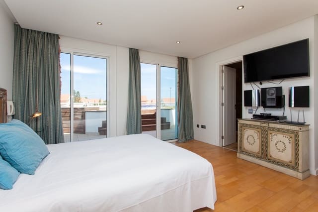 3 chambre Villa/Maison à vendre à Corralejo, La Oliva avec piscine garage - 1 150 000 € (Ref: 8940960)