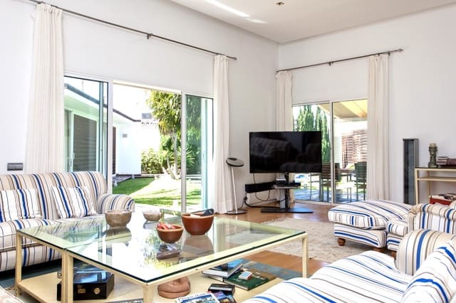 3 chambre Villa/Maison à vendre à Corralejo, La Oliva avec piscine garage - 1 150 000 € (Ref: 8940960)