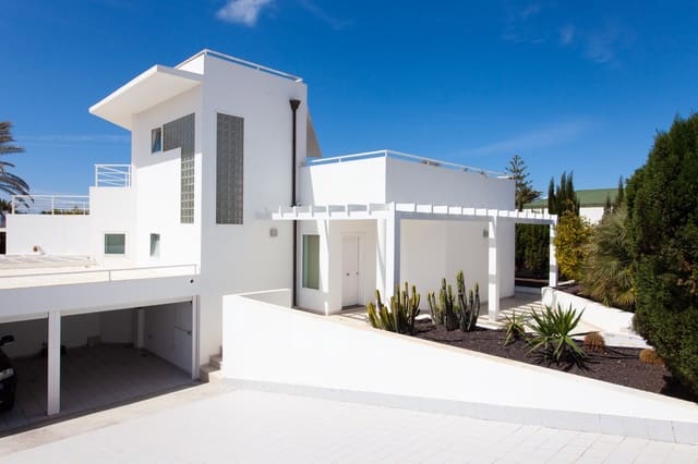 3 quarto Moradia para venda em Corralejo, La Oliva com piscina garagem - 1 150 000 € (Ref: 8940960)