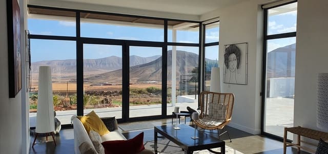 3 soverom Villa til salgs i Puerto del Rosario - € 650 000 (Ref: 8952144)