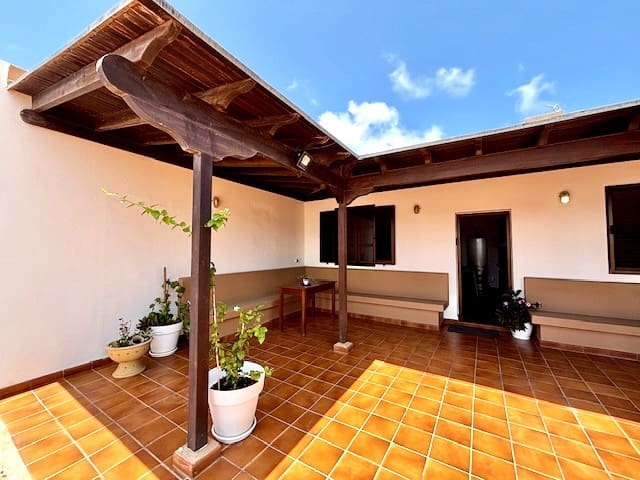 3 soveværelse Finca/Landehus til salg i Lajares med swimmingpool garage - € 1.300.000 (Ref: 9101602)