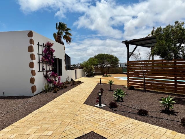 3 soveværelse Finca/Landehus til salg i Lajares med swimmingpool garage - € 1.300.000 (Ref: 9101602)