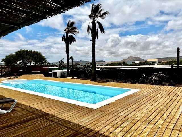 3 soveværelse Finca/Landehus til salg i Lajares med swimmingpool garage - € 1.300.000 (Ref: 9101602)