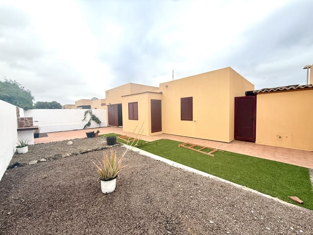 3 slaapkamer Villa te koop in Corralejo, La Oliva - € 252.000 (Ref: 9110001)