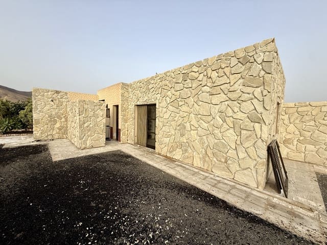 3 soveværelse Byhus til salg i Triquivijate, Antigua med swimmingpool - € 550.000 (Ref: 9156348)