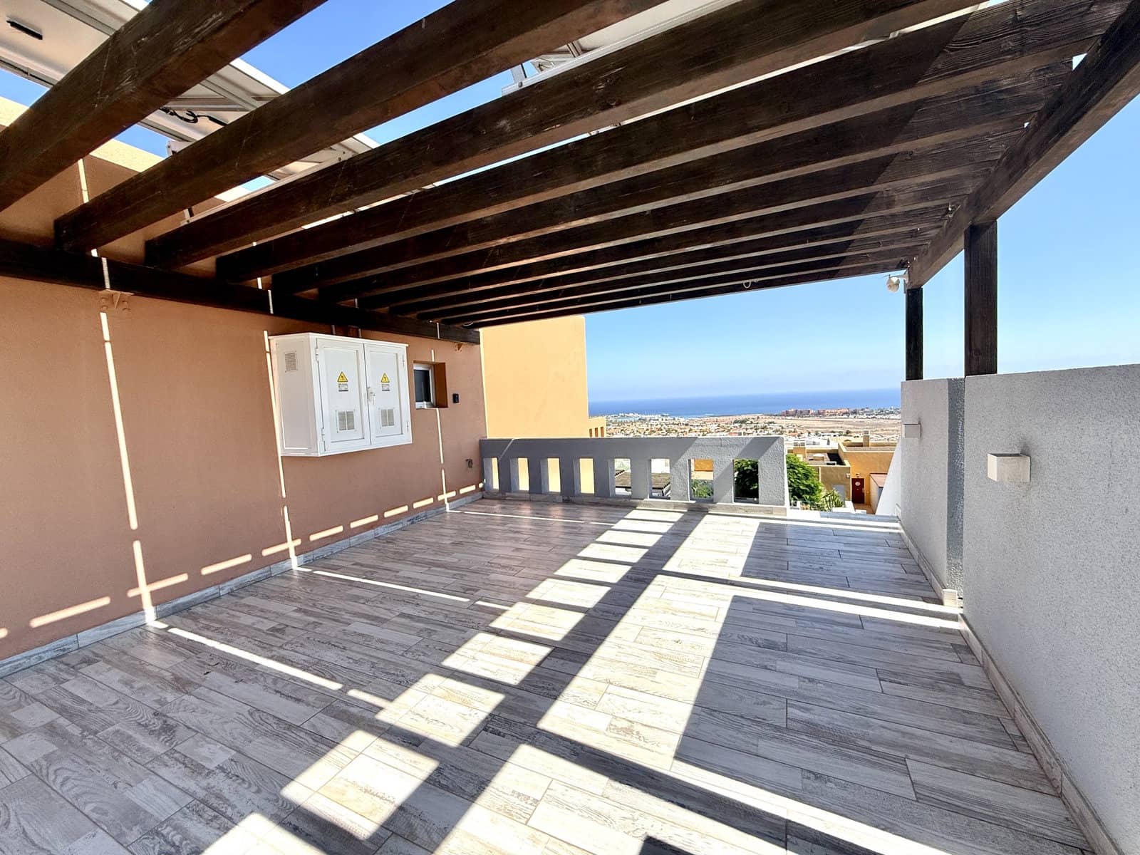 5 sypialnia Apartament na sprzedaż w Caleta de Fuste z basenem garażem - 655 000 € (Ref: 9293497)