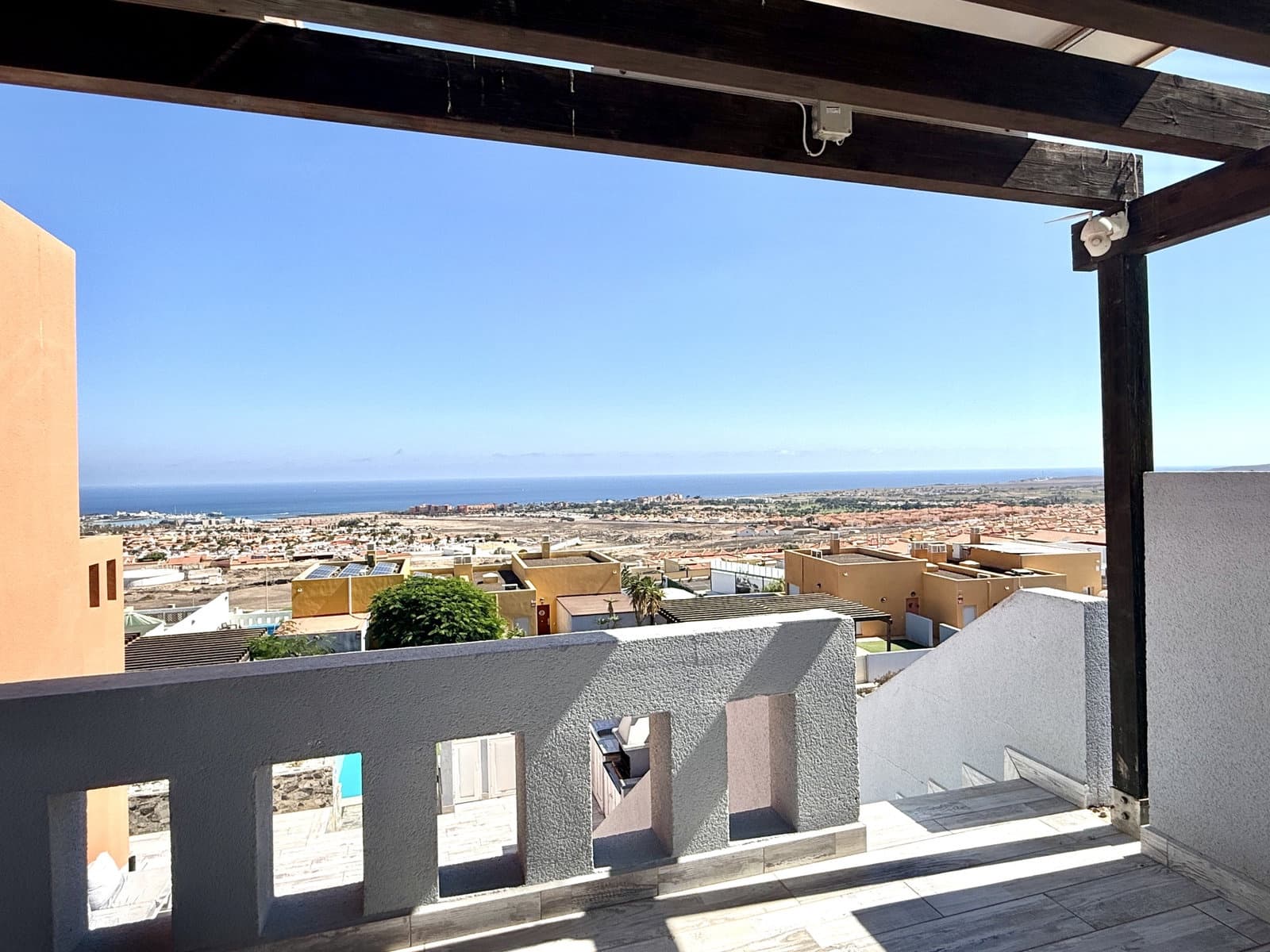 5 sypialnia Apartament na sprzedaż w Caleta de Fuste z basenem garażem - 655 000 € (Ref: 9293497)