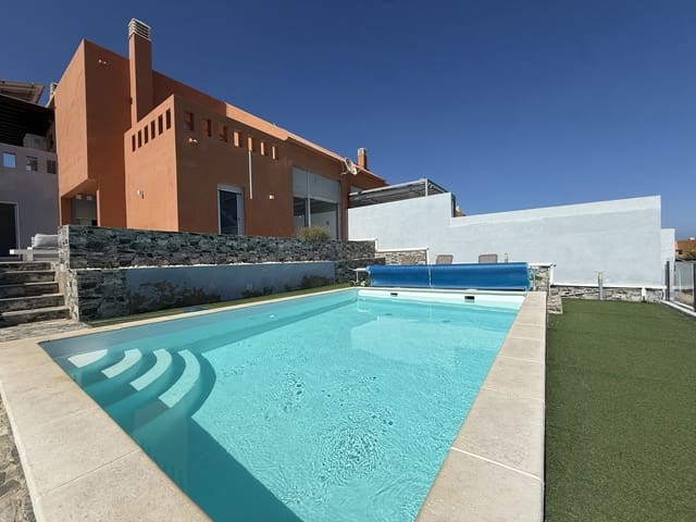 5 bedroom Apartment for sale in Caleta de Fuste, Antigua with pool garage - € 655,000 (Ref: 9293497)