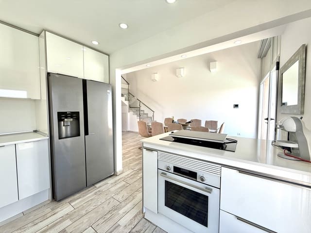 5 bedroom Apartment for sale in Caleta de Fuste, Antigua with pool garage - € 655,000 (Ref: 9293497)