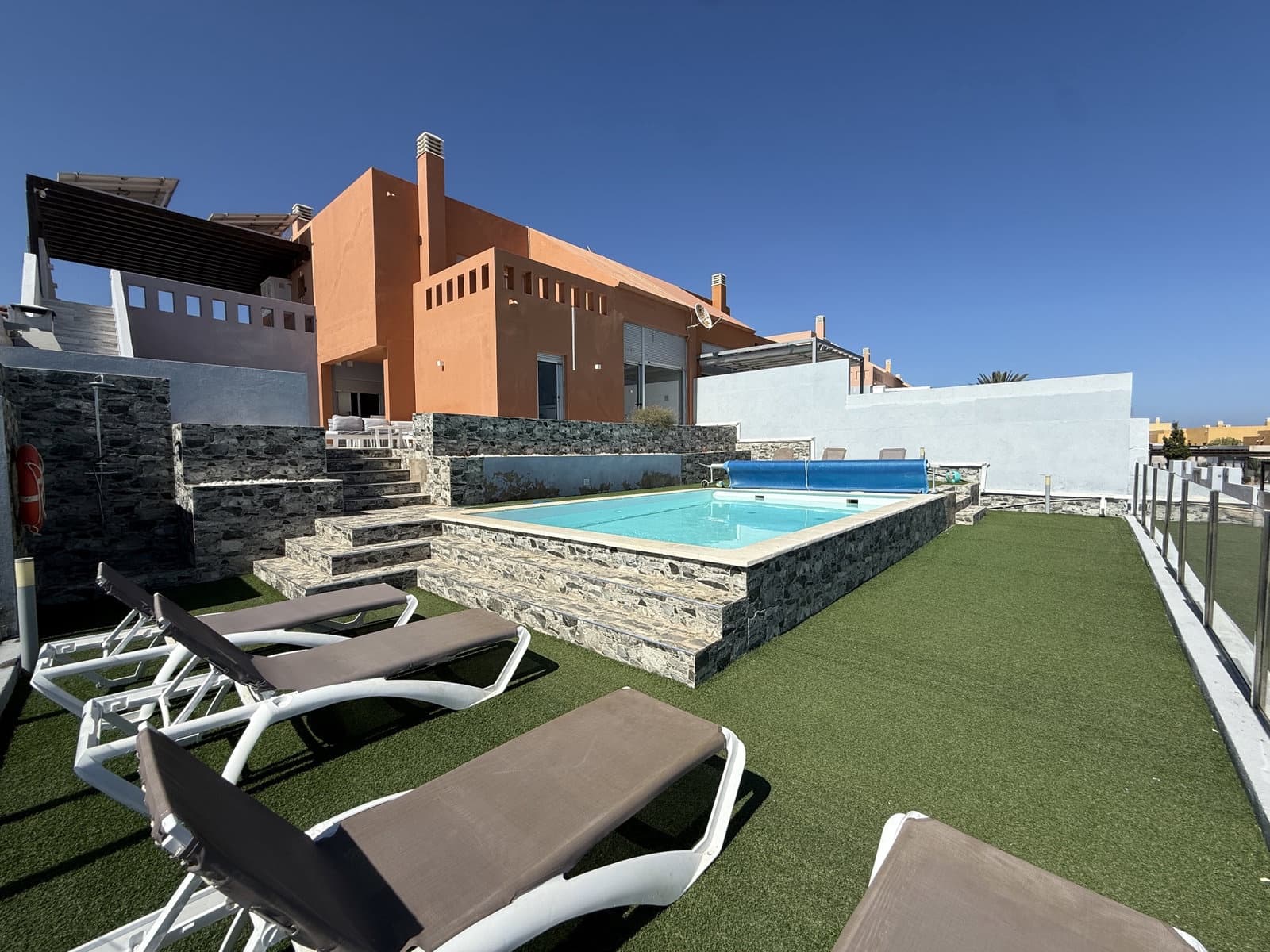 5 sypialnia Apartament na sprzedaż w Caleta de Fuste z basenem garażem - 655 000 € (Ref: 9293497)