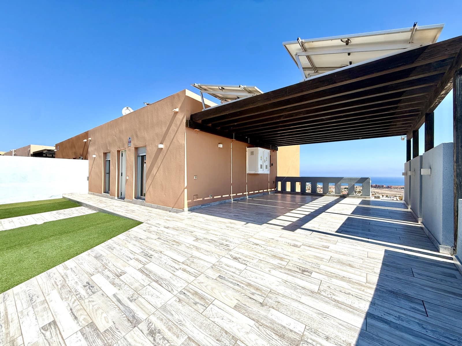 5 sypialnia Apartament na sprzedaż w Caleta de Fuste z basenem garażem - 655 000 € (Ref: 9293497)
