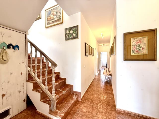 3 slaapkamer Villa te koop in Villaverde, La Oliva met zwembad - € 700.000 (Ref: 9332718)