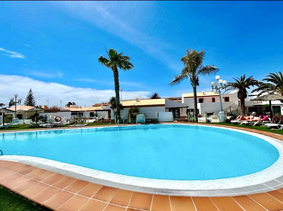 1 chambre Bungalow à vendre à Caleta de Fuste avec piscine - 179 000 € (Ref: 9343902)