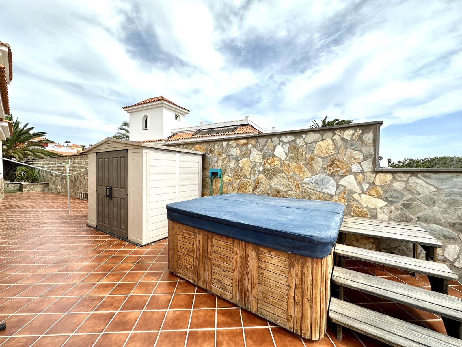 3 bedroom Villa for sale in Caleta de Fuste with pool garage - € 490,000 (Ref: 9525728)