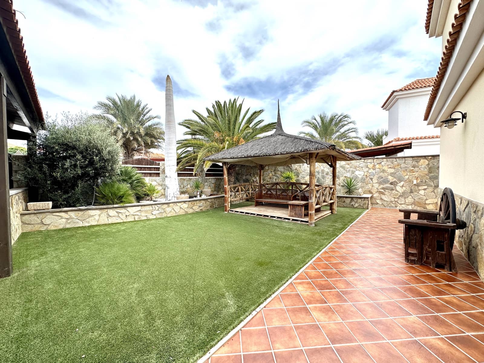 3 bedroom Villa for sale in Caleta de Fuste with pool garage - € 490,000 (Ref: 9525728)