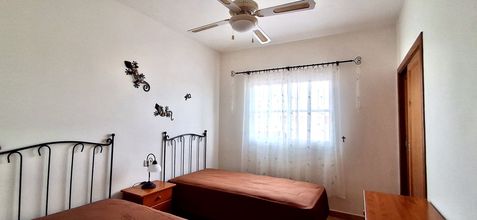 2 chambre Bungalow à vendre à Caleta de Fuste avec piscine garage - 320 000 € (Ref: 9685526)