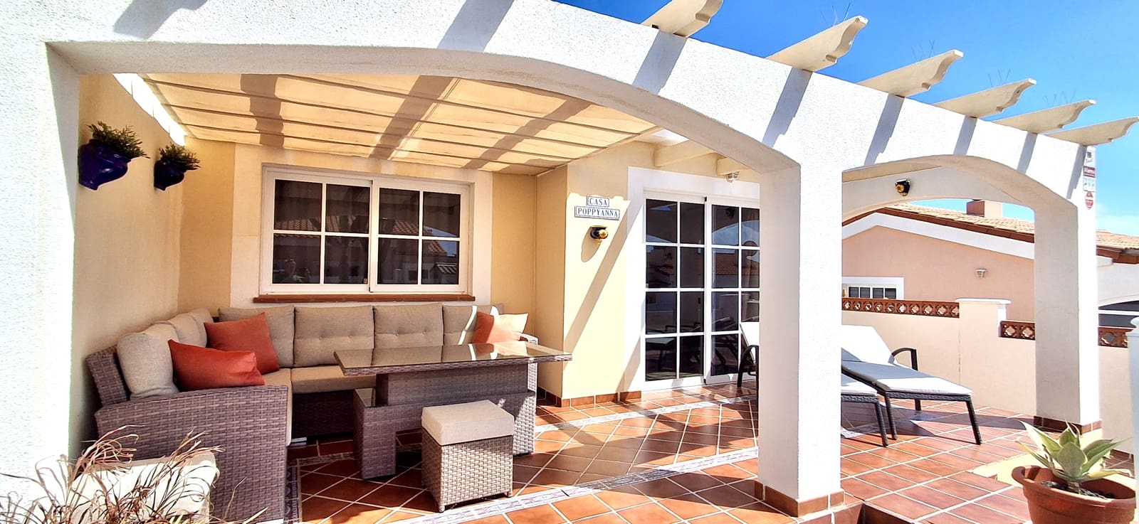 2 chambre Bungalow à vendre à Caleta de Fuste avec piscine garage - 320 000 € (Ref: 9685526)