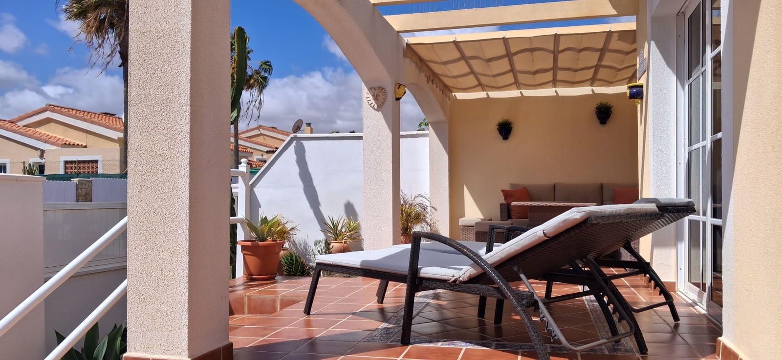 2 chambre Bungalow à vendre à Caleta de Fuste avec piscine garage - 320 000 € (Ref: 9685526)