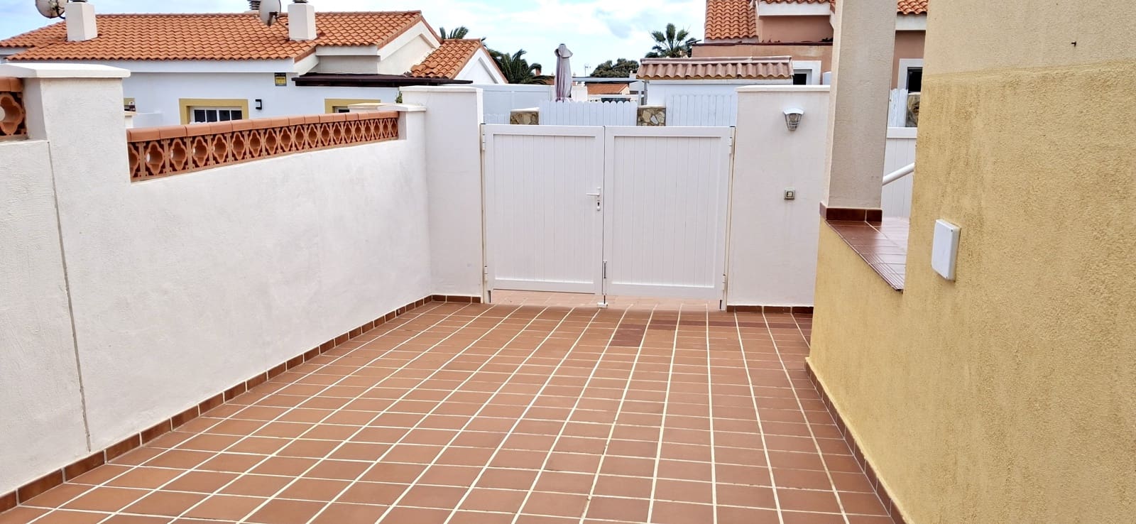 2 chambre Bungalow à vendre à Caleta de Fuste avec piscine garage - 320 000 € (Ref: 9685526)