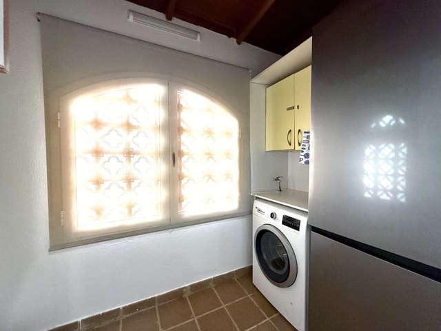 Chalet de 4 habitaciones en Caleta de Fuste, Antigua en venta con piscina garaje - 520.000 € (Ref: 9685527)