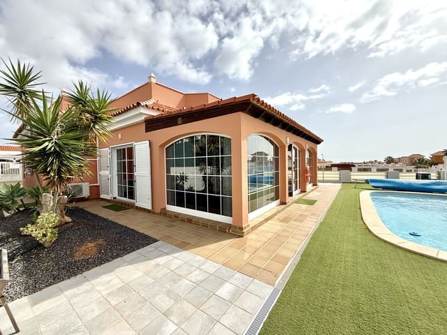 Chalet de 4 habitaciones en Caleta de Fuste, Antigua en venta con piscina garaje - 520.000 € (Ref: 9685527)