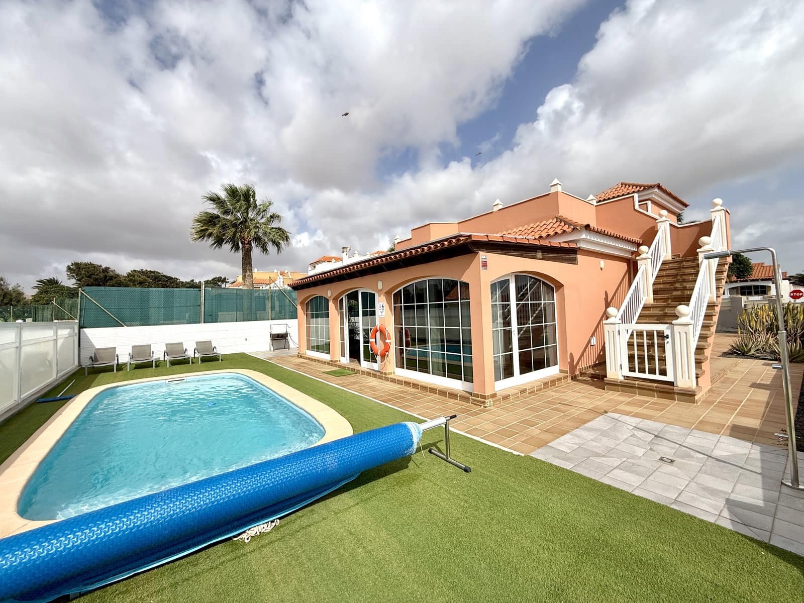 4 bedroom Villa for sale in Caleta de Fuste with pool garage - € 520,000 (Ref: 9685527)