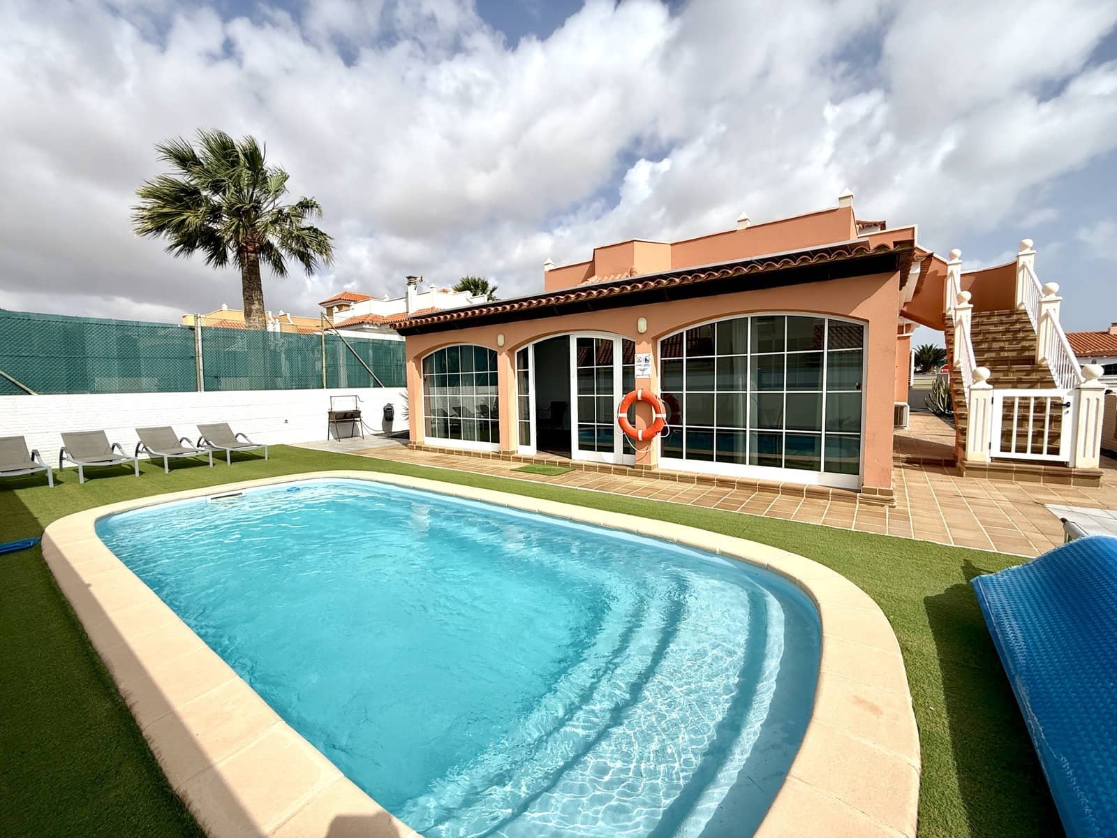 4 bedroom Villa for sale in Caleta de Fuste with pool garage - € 520,000 (Ref: 9685527)