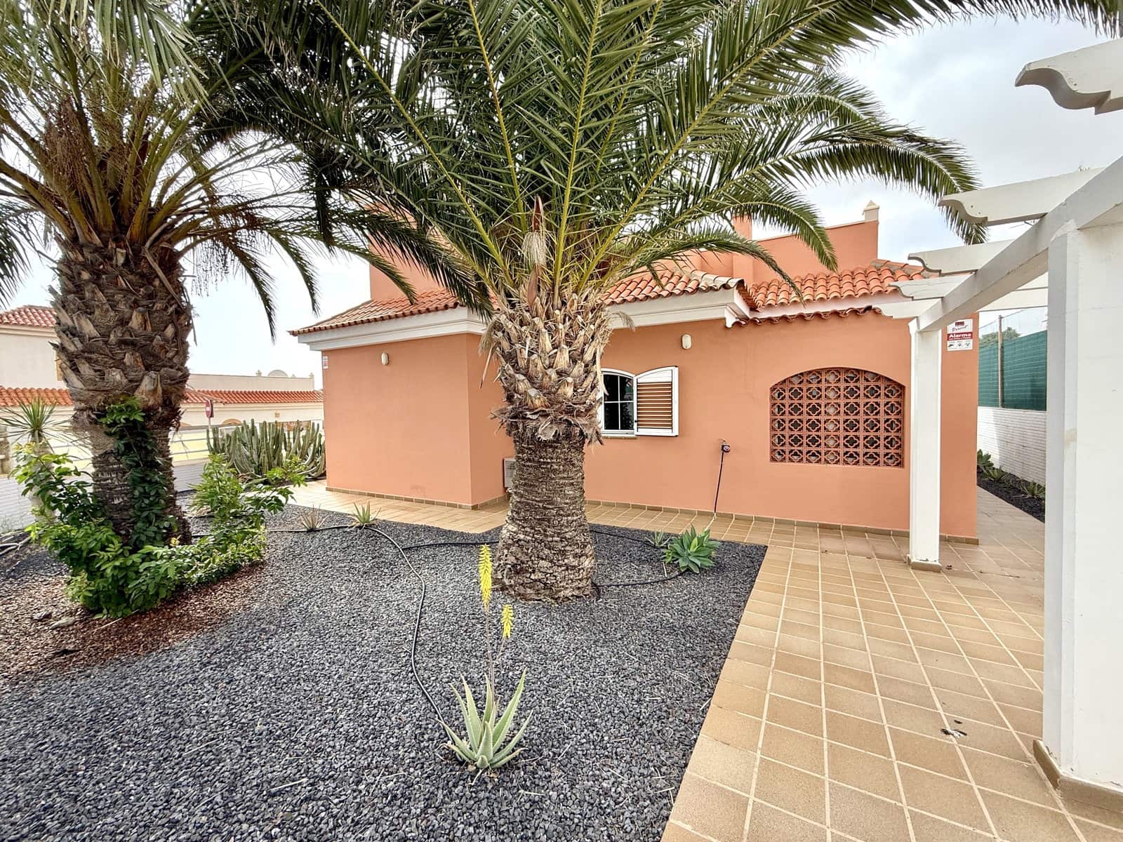 4 bedroom Villa for sale in Caleta de Fuste with pool garage - € 520,000 (Ref: 9685527)