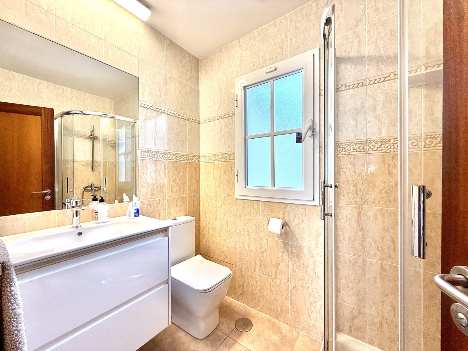 2 bedroom Apartment for sale in Caleta de Fuste with pool garage - € 380,000 (Ref: 9723581)