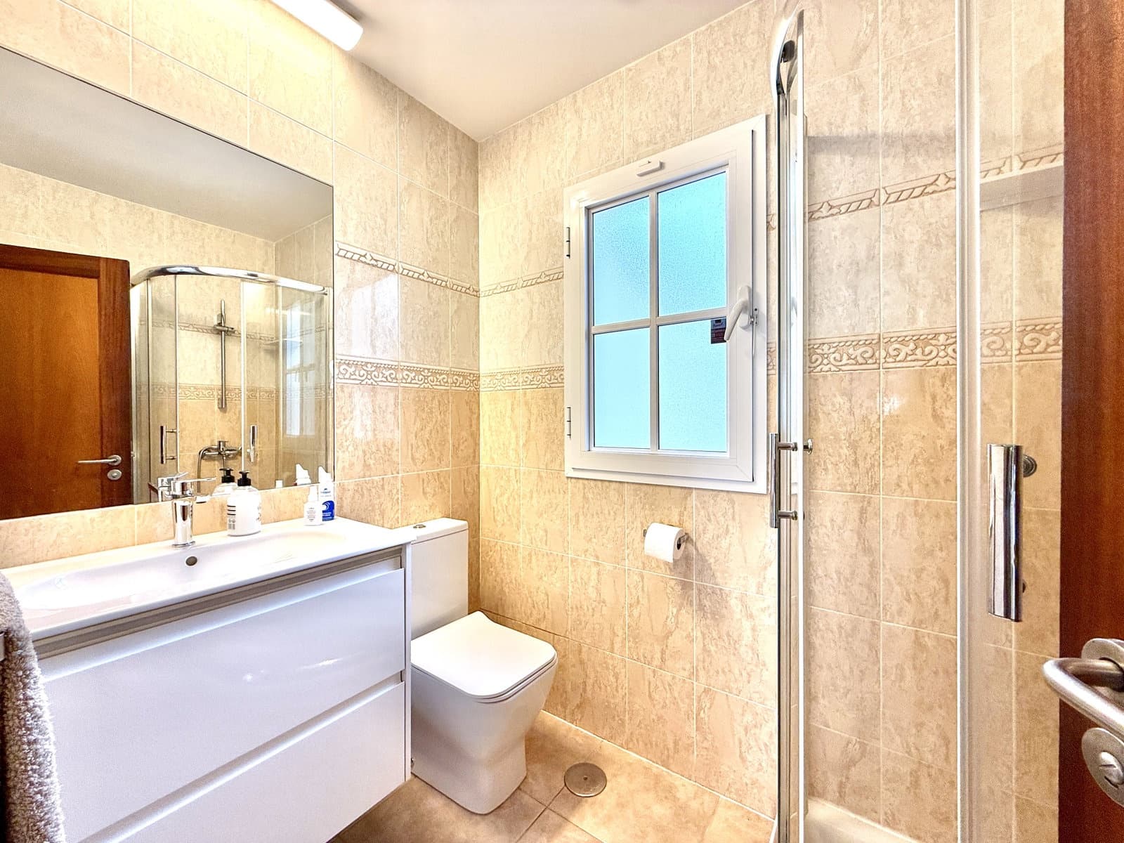 2 bedroom Apartment for sale in Caleta de Fuste with pool garage - € 350,000 (Ref: 9723581)