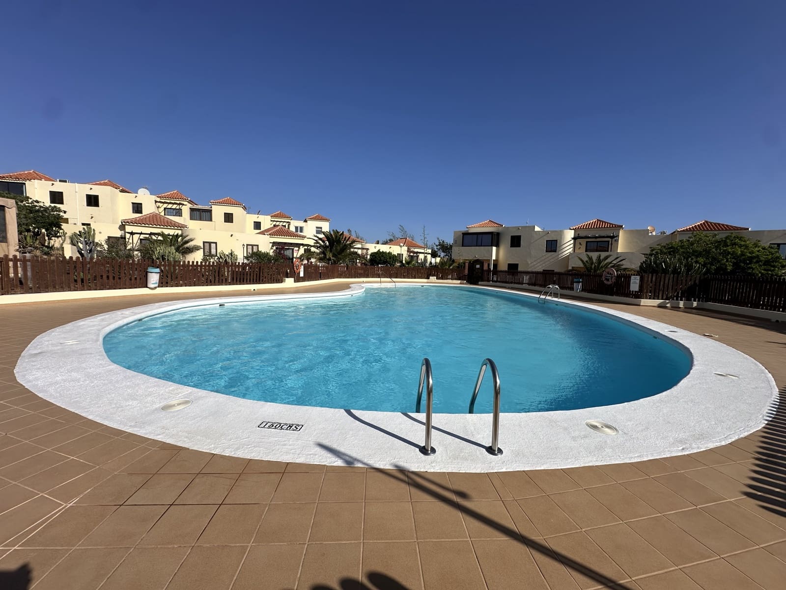 2 bedroom Bungalow for sale in Caleta de Fuste with pool - € 235,000 (Ref: 9730866)